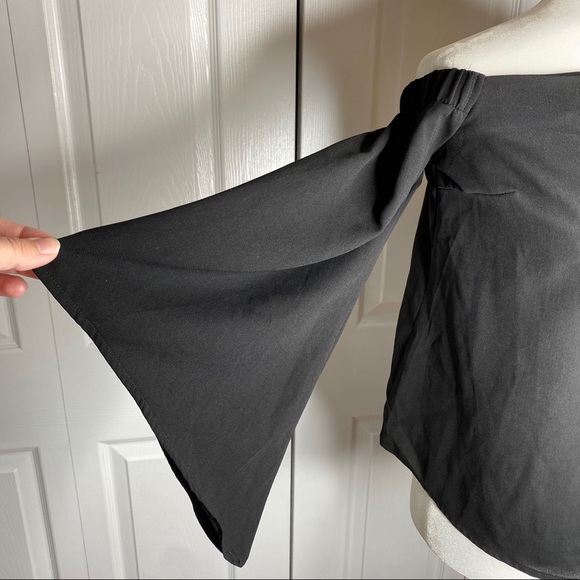 🔥SOLD🔥 Essue Off Shoulder Top Black Size Small - Picture 4 of 16